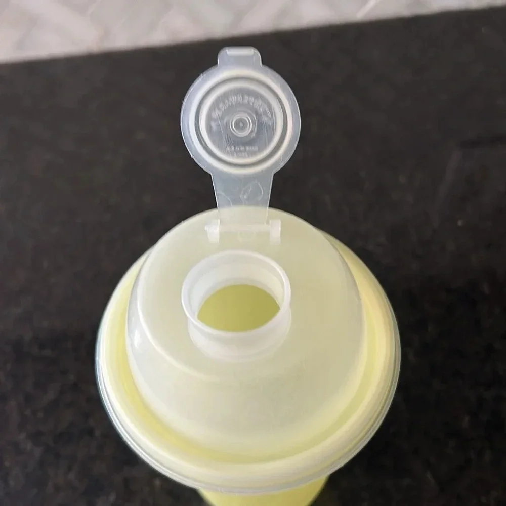 Vintage Tupperware Pale Yellow Quick Shake Mixer Model 844-11 shaker wheel